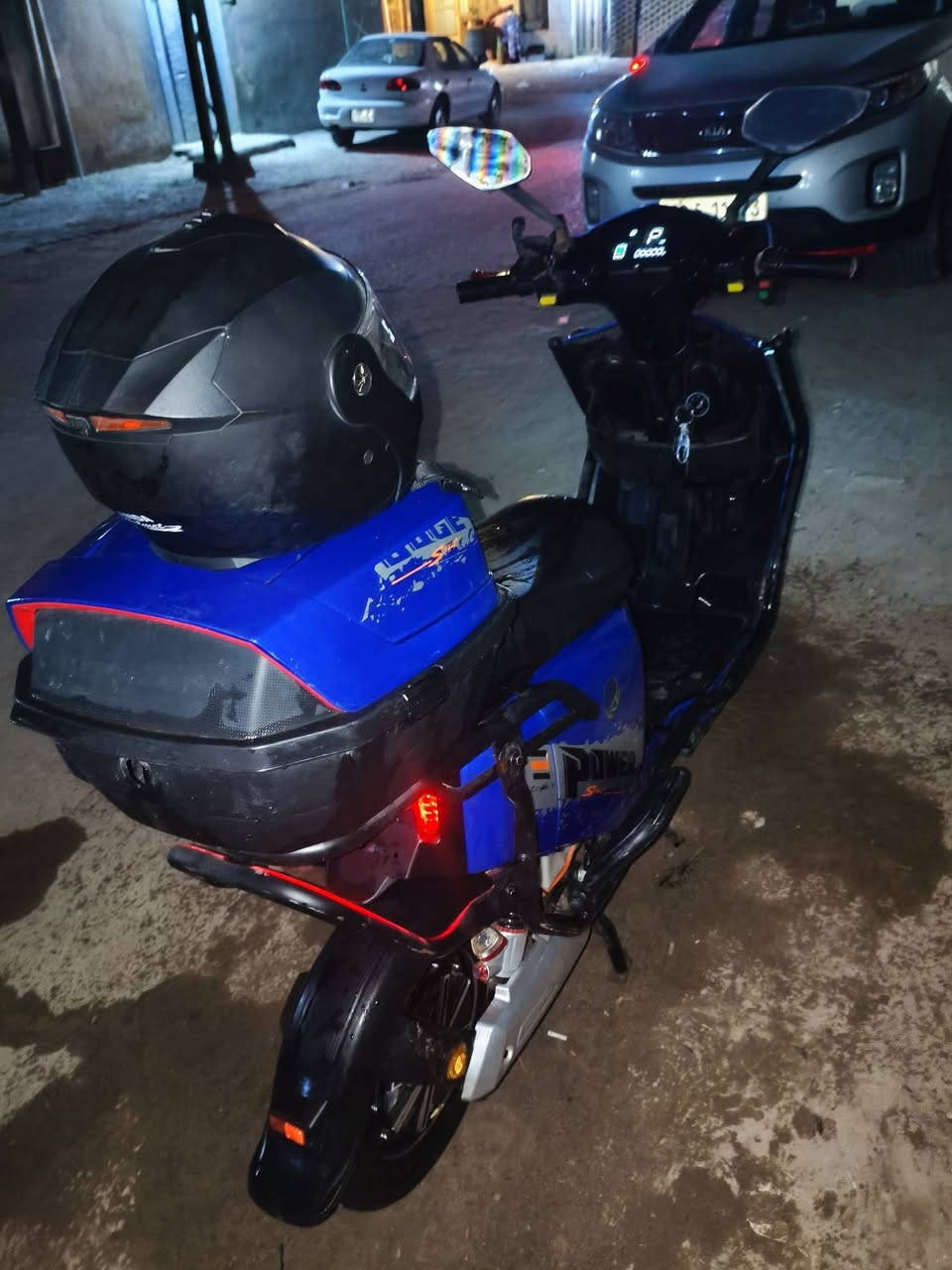 السلام عليكم دراجه شحن للبيع نضافه 95%تايرات جدد والباقي كلشي بيه بلادي ملف2000 /6باتريات صالي 3اشهر من ماخذه دبل بصمه دبل سويج نظامP+نظامR دراجه جديده وتمشي خير من الله مع خوذه اصليه المكان نجف السعر 550وبيه مجال للشراي والماعده عيوني اله للاستفسار خاص او واتساب ***********.
