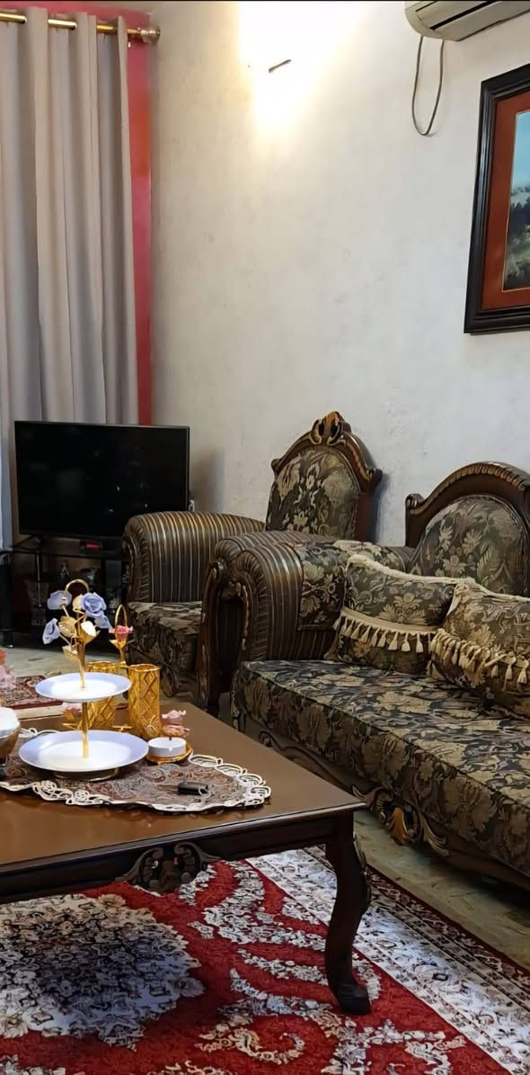 للبيع للبيع 
غرفه نوم كامله 
ميز طعام 
تخم قنفات للبيع 
بغداد شارع فلسطين 
للتواصل 
***********
***********
