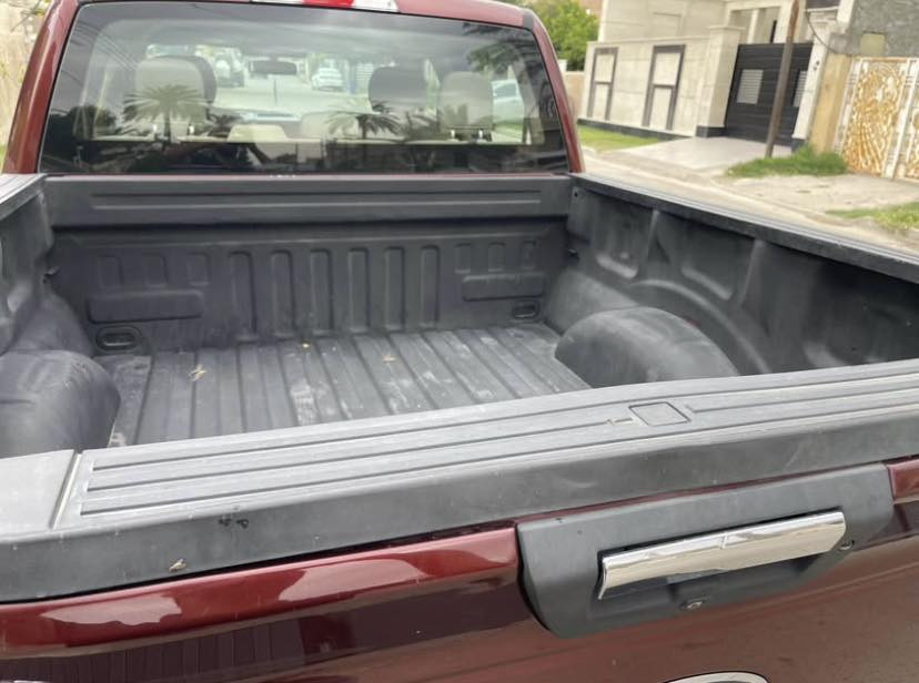 ✨🚘 للبيع – Ford F-150 | 2017 🚘✨
سيارة بحالة ممتازة، استعمال شخصي، جاهزة للاستخدام بدون أي مصاريف.

⸻

📌 المعلومات الأساسية:
🔹 اللوحة: سليمانية – الدولي الجديد (حمل)
🔹 المحرك: 5.0 V8
🔹 ناقل الحركة: أوتوماتيك (كير تعليق)
🔹 المسافة: 110,000 كم
🔹 المنشأ: خليجي
🔹 الحالة: نضيفة جداً – بدون حوادث

⚠️ ملاحظة أمانة:
🔸 PDR خفيف بباب السائق فقط (بحجم شبر)

⸻

⛽✨ منظومة غاز إيطالي أصلي:
✔️ تانكي 100 لتر
✔️ تمشي تقريباً 520 كم بالتفويلة
✔️ قيمة المنظومة 1000$

⸻

🌟 المواصفات والتجهيزات:
🖥️ شاشة متعددة + Apple CarPlay
📷 كاميرا خلفية + حساسات
🛞 دفع رباعي 4×4
🔥 تدفئة كراسي أمامية
🪞 تدفئة مرايا + مرايا ليلية
🎛️ تحكم بسحب المقطورة
⚡ بنزين وبريك كهرباء
💺 كراسي كهرباء
❄️☀️ تبريد حار / بارد (قطعتين)
💡 إنارة LED داخلية وخارجية
🔦 بروجكترات LED
🔊 نظام صوت عالي الجودة
🔑 تشغيل عن بعد بالمفتاح
🗝️ عدد 2 مفتاح
🧭 دشبورد صفر – بدون أي أعطال

⸻

🛻 التصميم المرغوب:
📐 باب طويل / بدي قصير
🧰 سبير + جميع أغراضه كاملة

📄 السنوية: سارية لغاية 2029
🧪 الهزة والفحص: لغاية 02 / 2027

⸻

💰 السعر المطلوب: 215 ورقة
🤝 قابل للتفاوض للجاد فقط

📍 الموقع: المنصور – حي دراغ
📞 التواصل: *********** أو خاص
