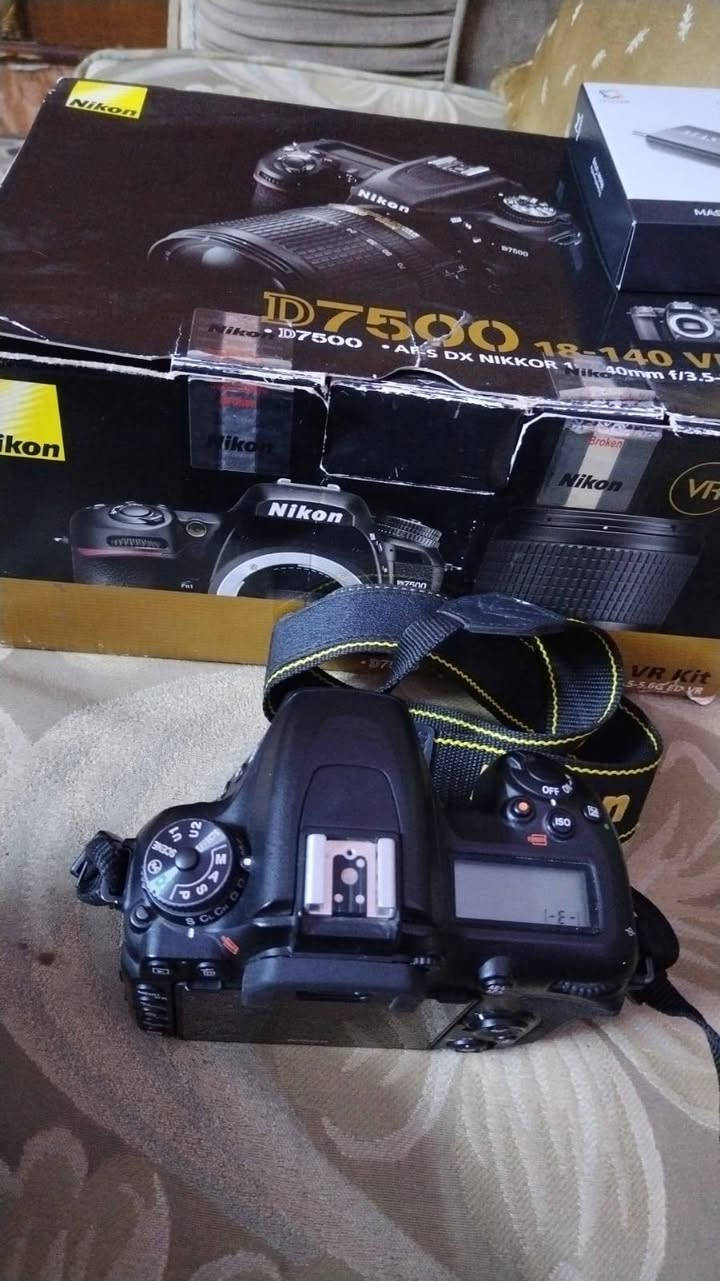 كامرة نيكون d7500. اخذتهة جديدة
نظيفة بمعنى الكلمة شخط مابيهة تصوير 4k عدستهة 18-140 وبطاريتين وشاحنة كارتونتهة موجودة رايدها ب 950 مكاني بغداد موجود توصيل  رقمي *********** واتساب
