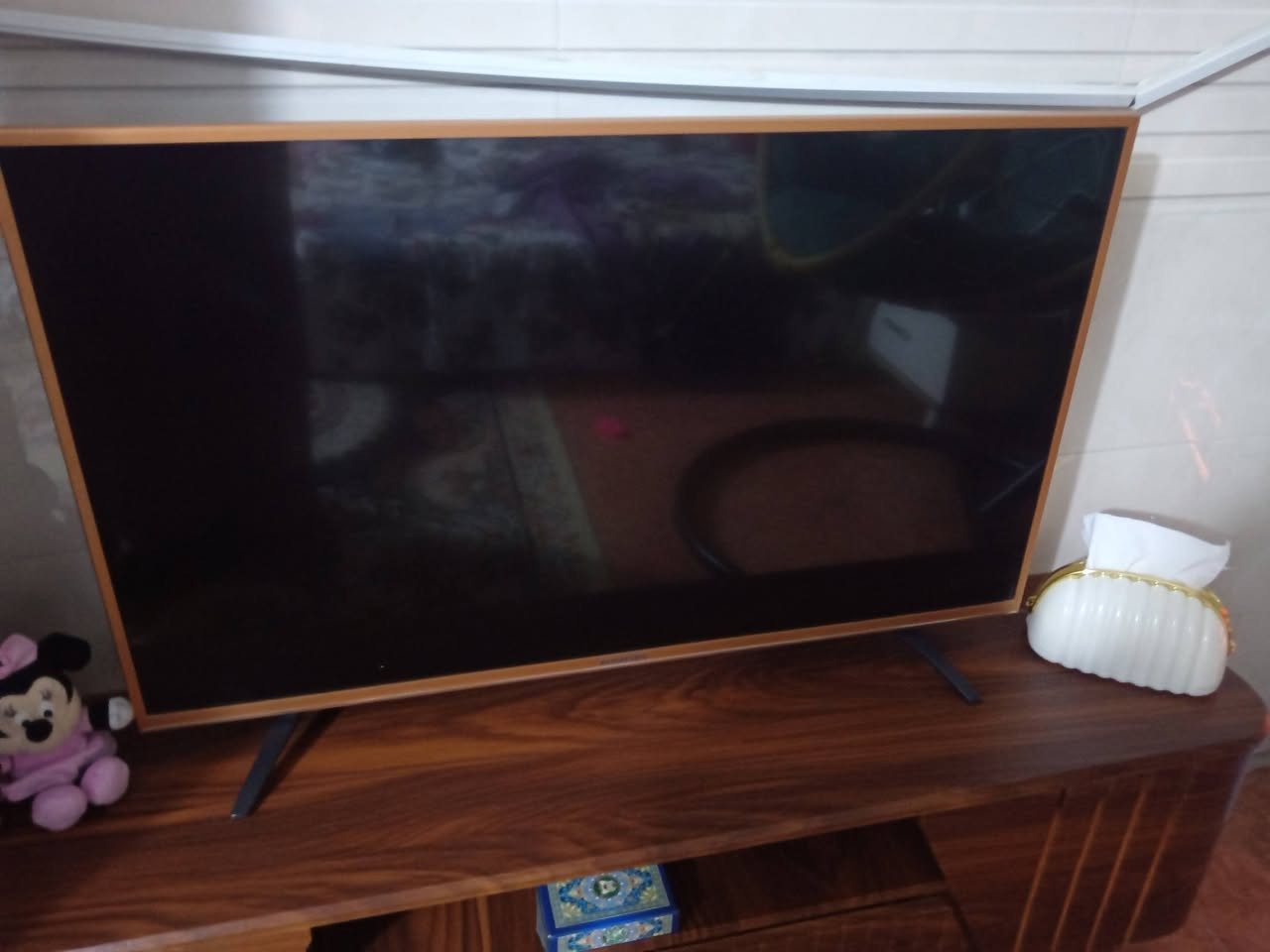 سلام عليكم بلازما شغاله مابيها اي شي بس بدون نت حجمها ٤٣ سعرها ١٥٠ وبيها مجال ***********
