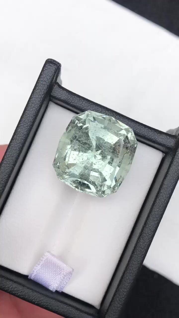 Gorgeous faceted Natural Aquamarine available
Aquamarine 
Weight: 33.15 carats 
Dimension: 19.2*18*14.8mm
Clarity: slightly inclusion 
Origin: Africa 
Available for sale PayPal account and Bank transfer accepted


**إذا كنت صاحب هذا الإعلان وتريد حذفه لأي سبب، رجاءا أرسل رسالة إلى الدعم الفني**