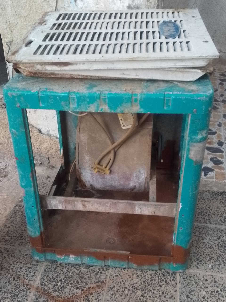 سلام عليكم كشر مبردة لبيع ملاحضة هاذة جوزي مو زنجار صبغ سعرها ٤٠وبي مجال واكو ماطور شغال سعرة وحد


**إذا كنت صاحب هذا الإعلان وتريد حذفه لأي سبب، رجاءا أرسل رسالة إلى الدعم الفني**