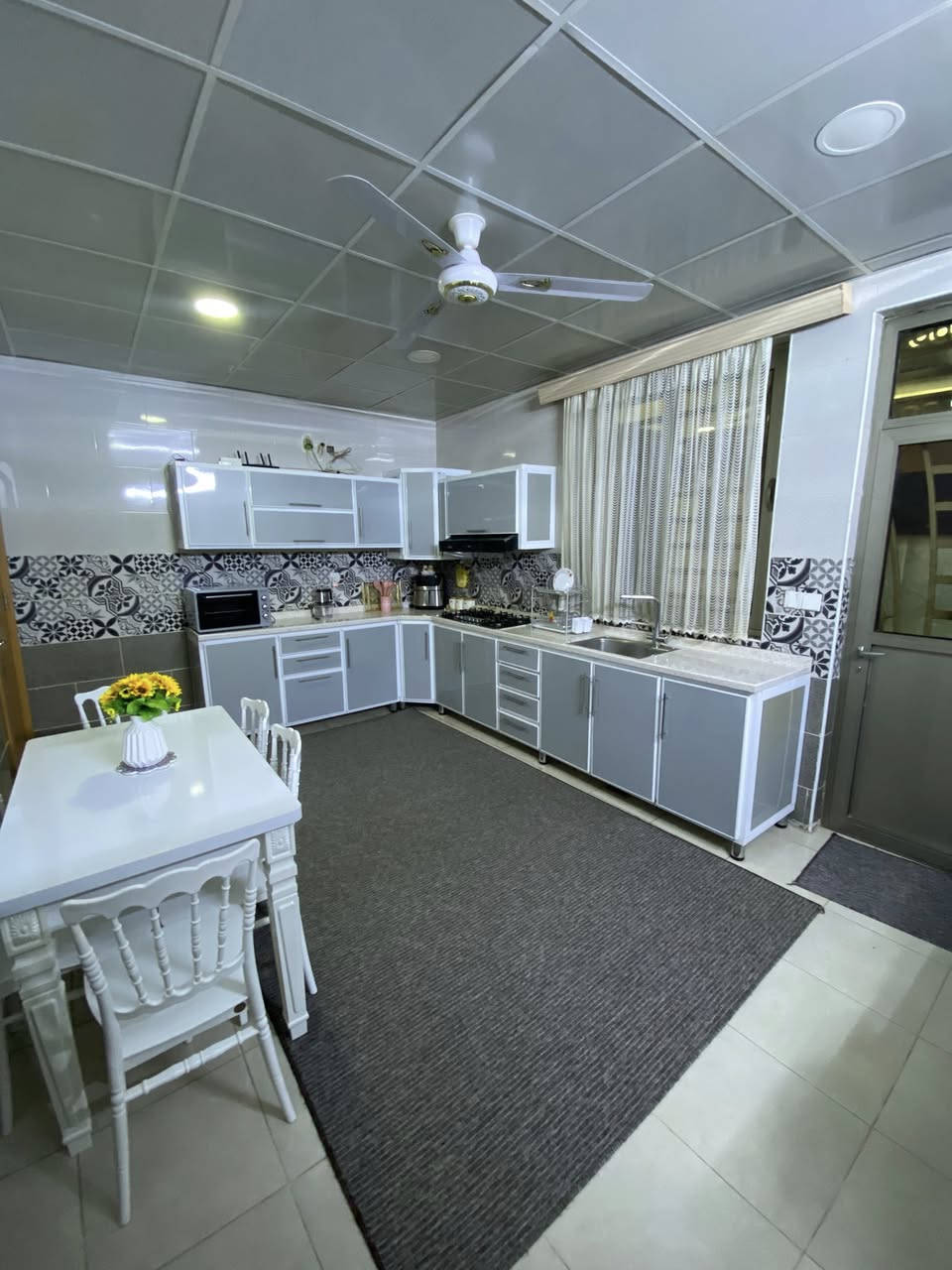 دار للبيع في مجمع بيتي الزون الأول المساحه 260 متر بالقرب من المدارس والخدمات مقابيل منتزه شارع 15 متر للاستفسار الاتصال على هذا الرقم ***********
