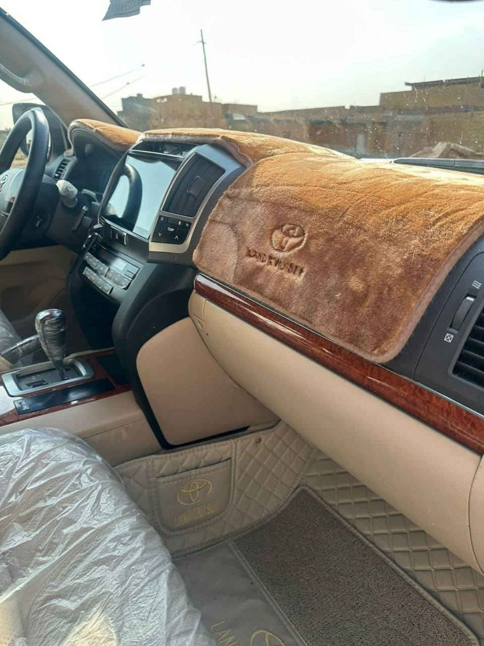 السلام عليكم
لاندكروز 2014 رقم بغداد انكليزي بأسمي السيارة

السيارة بيهة جاملغ امبدل اصلي ومامعبر وحتة اللايت مامكسور
السيارة فول مواصفات بدون فتحة
المكان السماوة المركز 
مكلف بالنشر لحد يراسلني لو يعلق شكد السعر تريد تستفسر راسل راعيهة واتساب او اتصل عليه
***********‪
***********‪
