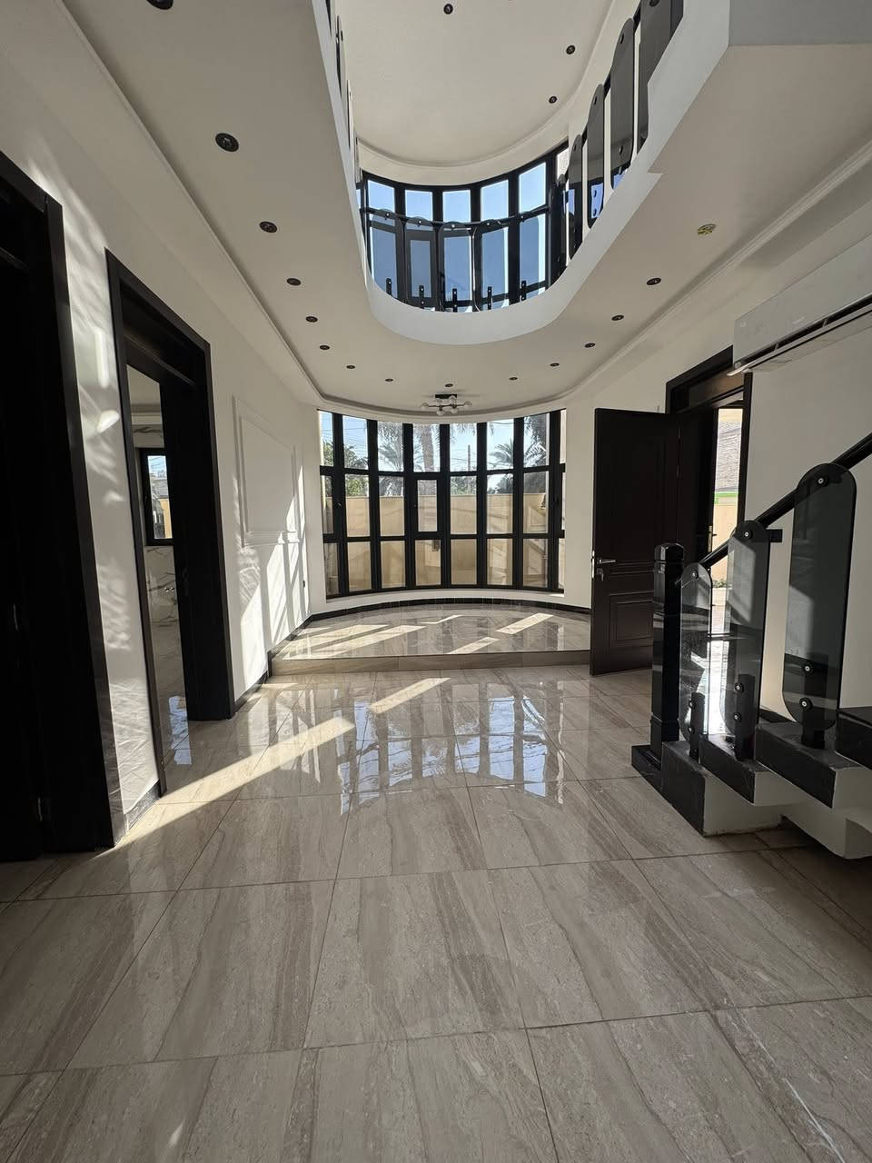 📌 دار ركن حديث زيرو للبيع طابو ملك صرف بناء فول درجة أولىٰ 3 طوابق بأشراف شركة هندسية تركية متخصصة في مجال البناء والإعمار  ،، ↘️↘️↘️ 

✅  المساحة  225 متر 
✅  الواجهة    15    متر
✅  الواجهة    15    متر
✅  كراج + حديقة
✅  استقبال + صالة 
✅  مطبخ حار + بارد 
✅  6 غرف ماستر 
✅  4 حمامات 
✅  غرفة خاصة لاندري ( غسيل ملابس ) 
✅  واجهة البيت بالكامل مرمر + الأرضيات مرمر 
✅  شارع عريض + رصيف عريض 
📍  العنوان / بغداد - الاعظمية - الأخطل 

☎️  للإستفسار ***********  واتس أب/ محمد حسن
