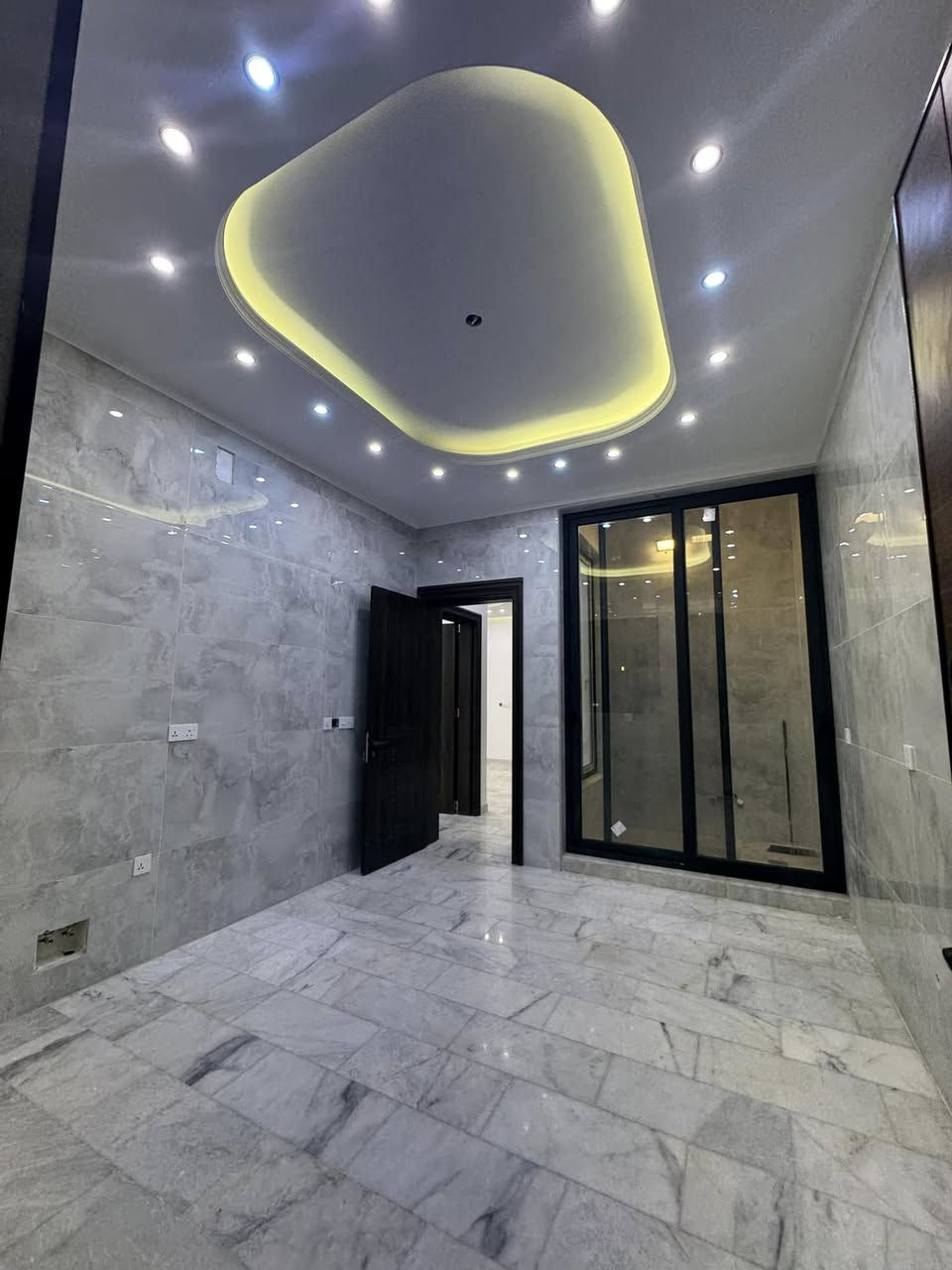 � للبيع حصراً لدى شركة عماد الاستقرار للمقاولات والتطوير العقاري🏠 
📍 الموقع: بغداد – السيدية – مربع الضباط
 ✳️ دار سكني راقٍ بمواصفات متميزة
 ✳️بمساحة 160 متر  واجهة 8 متر وبنزال 20 متر 
‼️الدار يتميز بـ:• بناء مودرن بأحدث التفاصيل المعمارية
• 5 غرف نوم “سويت”
• هول حولي واسع + استقبال أنيق
• واجهة مرمر بتصميم هندسي مميز
• أرضية مرمر فخم
• ديكورات داخلية متكاملة
• ألمنيوم تركي الصنع (سلايد ومفصلي)• تنفيذ دقيق بمعايير هندسية عالية
✨ الدار جاهز للسكن الفوري ✨

🏠لمعرفة السعر ارسل كلمة "الاستقرار" برسالة على الخاص ويصلك الرد فورا

📞 للاستفسار والتواصل:
• أبو علي الجنابي: ***********
• علي الجنابي: ***********
📍 موقعنا: السيدية – شارع الضباط – قرب دائرة الكهرباء الاستقرار… ثقة تُبنى … خبرة متطورة

  #شركة_عماد_الاستقرار_للمقاولات_والتطوير_العقاري #عقارات #عقارات_السيدية #العراق #عقار  #عقارات_بغداد #عقارات_الكرخ #عقارات_السيدية_الجادرية_العرصات_الكرادة_زيونة_شارع_فلسطين
