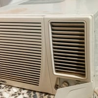عندي مكيف للبيع طنين 2 شغال تبريده خير من الله مكاني بغداد 07736032523