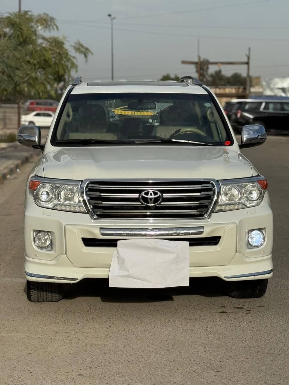 سلام عليكم لاندكروزر للبيع مكفوله كفاله عامه مواصفات 
كشنات كهرباء + تبريد
حساسات امامي خلفي 
مرايات شفط
كامرات
بصمه شغاله
موديل 2015 
ماشيه 135 الف
سياره بأسمي تحويل مباشر
رقم دهوك
والعديد من المواصفات الغير مذكوره
سعر 440$ وبيها مجال 
للاستفسار/ *********** / ***********
