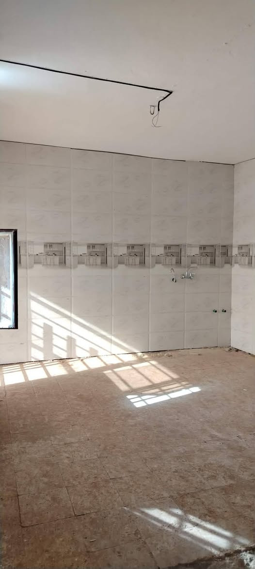 بيت م350 حي الحكيم قرب شهيد نزار نفس النزلة شارع جاهز لصب يتكون من غرفتين نوم وصاله ومطبخ واستقبال وحديثه وكراج سيارة بناء طابوق وصب كونكريت مرقم من البلديه السعر بي60 وبي ومجال الاتصال:*********** أو عبر واتساب ***********
