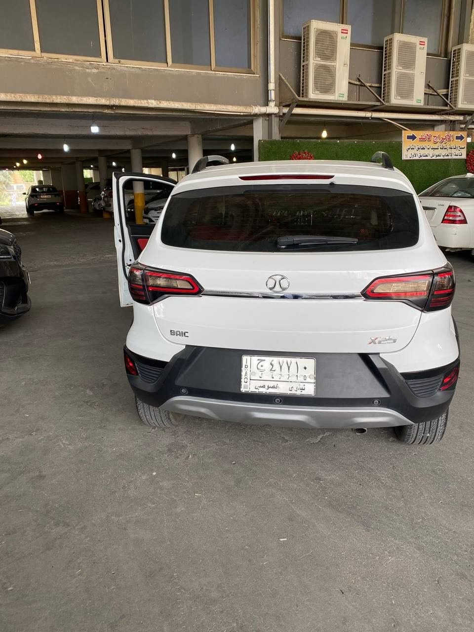 سيارة بايك X25 وموديل ٢٠ / السعر /90 ورقه وبيها مجال
***********
رقم نينوى جديده استخدم بيت فقط 
لاصبغ ولاضرر / فقط بل دعاميه تقليم 

ماشيه 34 الف 
مواصفات سيارة بايك X25
المحرك: 4 سلندر، سعة 1.5 لتر اقتصادية جدآ 
ناقل الحركة: أوتوماتيكي.
الميزات:
فرش جلد مع قماش.
جنط كروم قياس 16 
شاشة لمس قياس 7 بوصة
نظام تكييف مع فتحات خلفية.(التبريد ثلج)
مصابيح LED نهارية.
وسائد هوائية أمامية.
فرامل ABS.
حساسات 
مثبت سرعه
