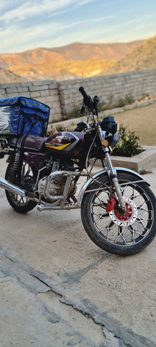 ماتور بو فروتنێ مودێل 2023 ێیە مەکینە 150 ، ماتور گەلەکا پاقژە و بێ مشکیلەیە چانتەژی دگەلە، ئەگەر مشتەریبی پەیوەندیێ ب ڤێ ژمارێ بکە 
موبایل : ***********
سعر: 500 هزار و مەجال Singapore
