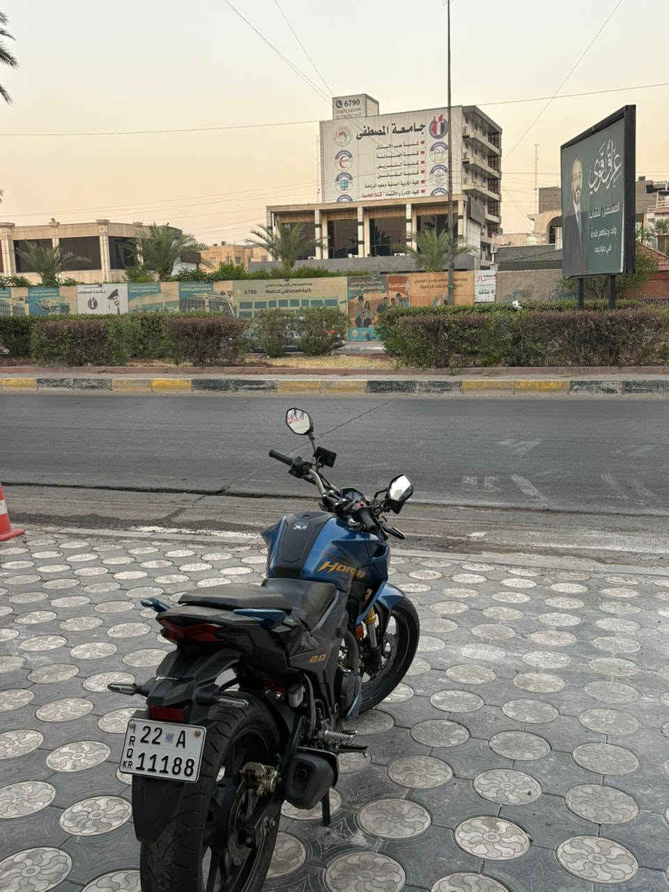 هوندا  هورنيت CB.200
2024. مستلمه من عجله الخليج سنه 2025
ومحول رقمه انكليزي بهاي سنه وهزه جديد
يعني اروح بس اني وياك نحوله بدون دراجه
كير 5 نمر نظام.بطح ١ جوه باقي فوك
تاير خلفي مقاس 150 جديد 
الامامي كذالك جديد
لارجه ولامشاوط.مثل الجماعه😅
بريك امامي abs
بريك خلفي دسك 
نوزل ونظام توفير الوقود
دبل عكس يعني ماكو طسه 
فقط لايت لد احترك عندي
وباقي كفاله شرط الفحص 
وكلشي كدامك بلصور 
السعر ٣ مليون و٥٠٠ 
بغداد شارع قرب الجامعه المستنصريه
Speeedgarage
***********
