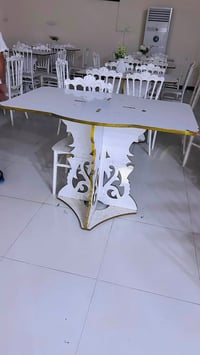 ميز • طاولة • للبيع • اثاث منزلي • ديكورات منزلية