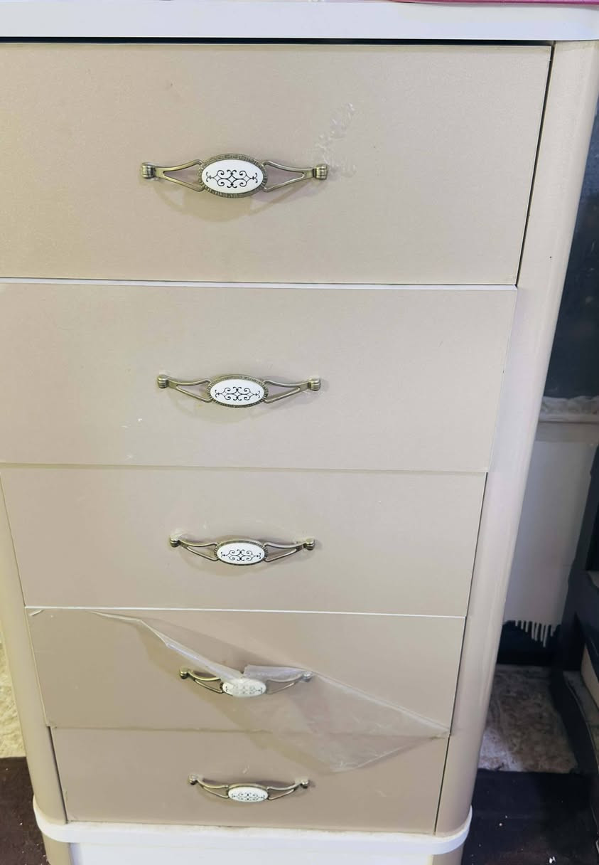 غرفه نوم تركي مستعمله شي قليل اخو الجديد ٨  قطع سعر 750  الف بيهه مجال قليل العنوان كركوك حي عدن تواصل خاص


**إذا كنت صاحب هذا الإعلان وتريد حذفه لأي سبب، رجاءا أرسل رسالة إلى الدعم الفني**