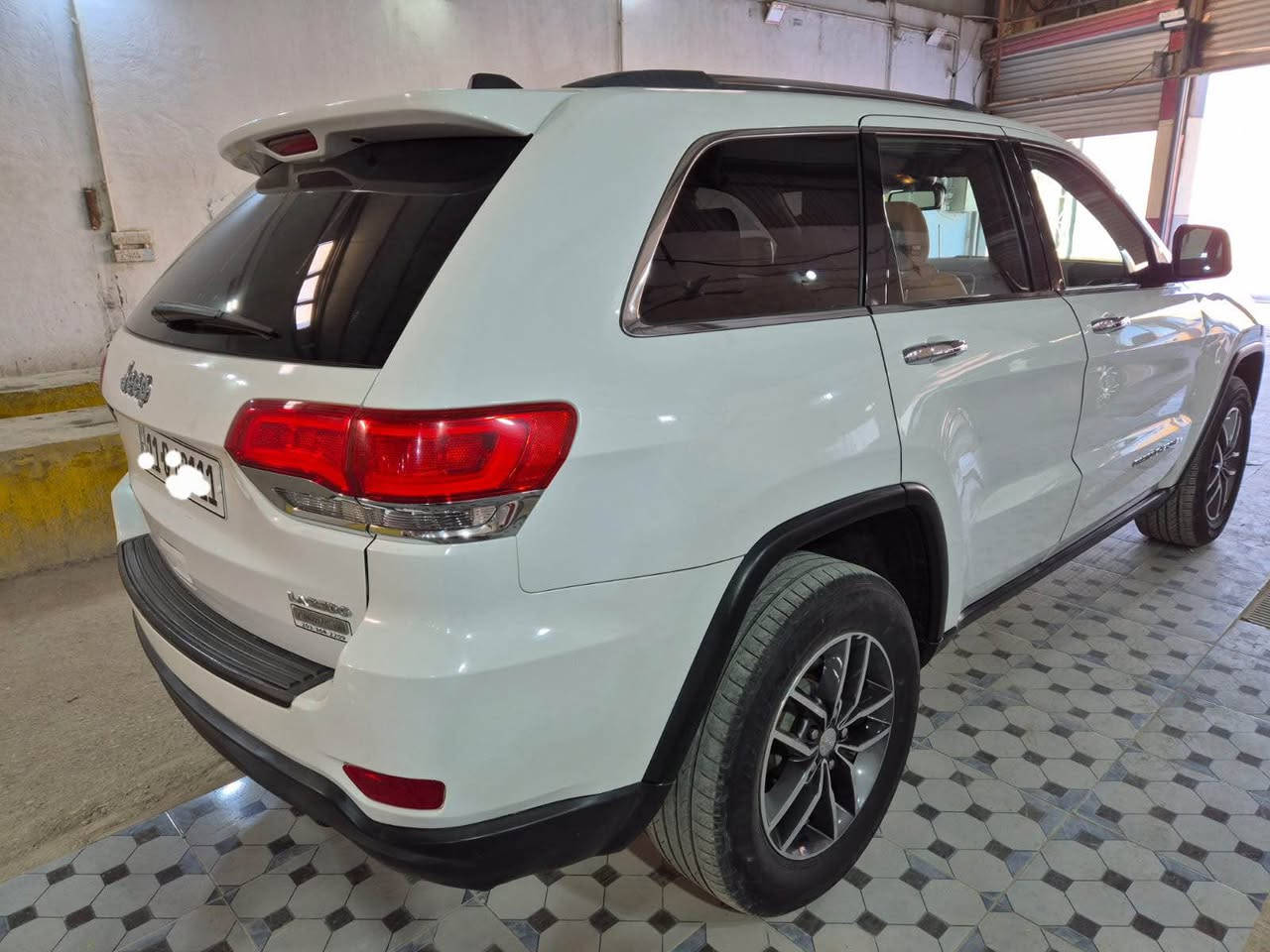 جيب جراند شيروكي 15 مرمز 22 مرقم بغداد مميز بأسمي الحادث جاملغ وبنيد تبديل والجاملغ الثاني صبغ السيارة جديده كلش وجاهزة من كلشي السعر 190
المكان ناصريه 
*********** ناصرية, ذي قار
