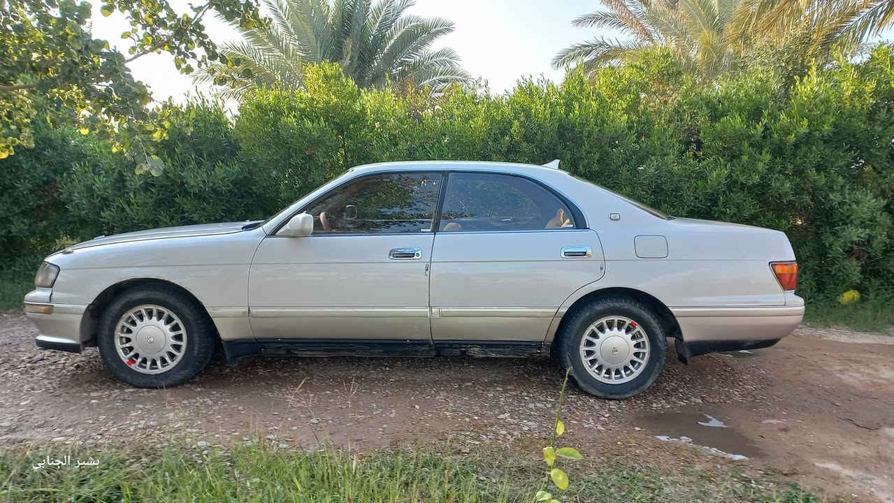 كراون بطة 1995
گير اوتماتيك جديد 
مكفولة من الصبغ 
محرك جديد 
تخم تاير 
كرسي منفصل 

التاجي منشأة النصر

***********
***********
***********
