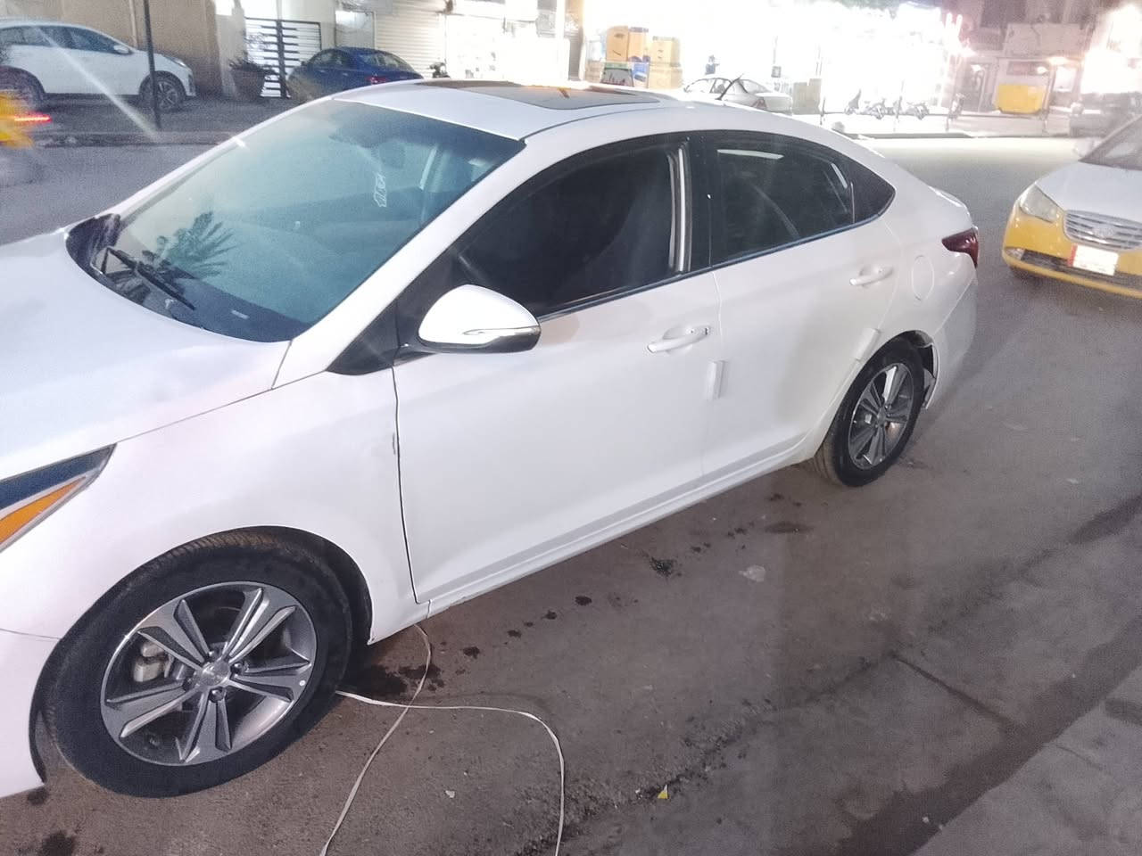 السلام عليكم اكسنت للبيع موديل 2020 السيارة بيهه صبغ بجم امامي خليجي مكينه وكير جيتي أر السعر 90$  وبيها مجال المكان بغداد الشعب السيارة بسمي تحويل ثاني يوم الشراي يخابر ويدلل *********** السيارة كامله مكمله
