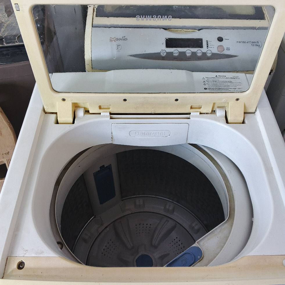 غساله فول اتوماتيك نوع سامسونج حجم 12 كيلو نضيفه وعشغل وضمان بيهه السعر 100العنوان كربلاء الهاتف *********** كربلاء, العراق
