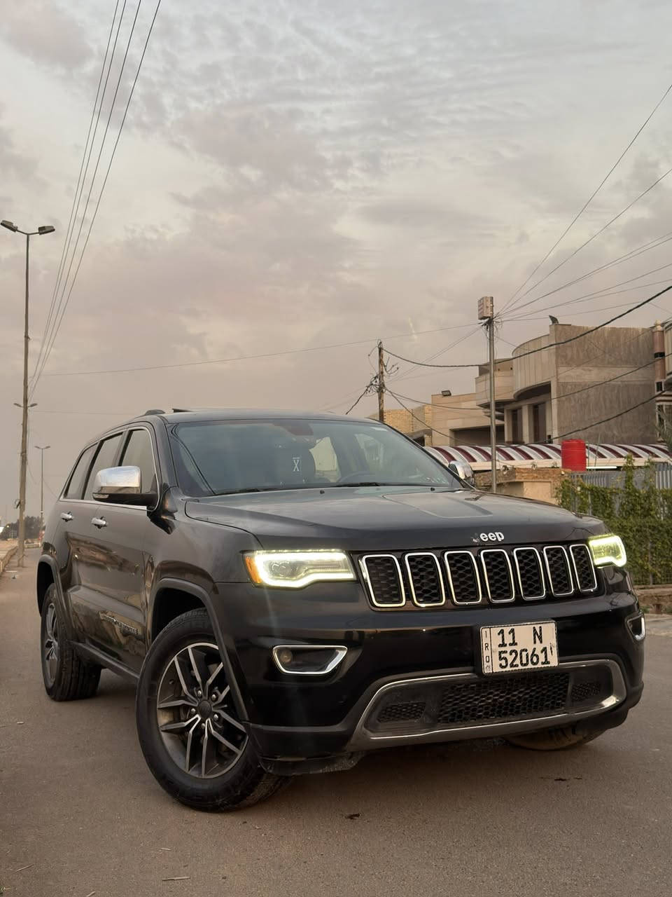 السلام عليكم
جيب شيروكي لمتدد اعلد مواصفات بل لمتدد
دفع رباعي4x4
 للبيع 
موديل 2019
فتحت سقف
لون اسود 
رقم بغداد جديد سنويه وهزه مصالها شهر
سياره داخلها  جلد اوف وايت بحالة ممتازه 
جلد تدفه +تبريد+خزن للكشن 
ستيرن تدفه 
شاشه اكبر حجم بيها جميع لاوبشنات 
نضام لايكو 
ماوس للشاشه 
شاشه دجتال 
سماعات الباين
كشافات ضباب لزنون
تشغيل عن بعد 
صندق كهرباء 
مرايه تعتيم ذاتي 
نضام الملاحهGps
منضومة زنون بلاديه 
ويل ١٨ لمرغوب 
سياره نصبتها احلى الصور 
مناقصها برغي ربع متصرف عليها 
مكان السياره بغدادالعطفيه  
الرقم ***********
