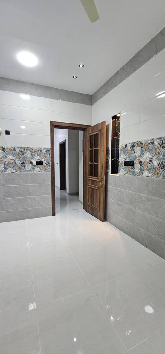 🏡 دار للبيع – موقع مميز جداً
📍 الرمادي – شارع 40 خلف عمارة القند / ضمن مجمع الخيّام السكني

المساحة الكلية: 230 م².

جنس العقار: طابو زراعي سند 25 فسفوري – تحويل مباشر.

نوع البناء: طابوق.

شارع 8 متر تبليط.

جميع الخدمات متوفرة: ماء – كهرباء – تبليط.

🔹 تفاصيل الدار:

3 غرف نوم

صالة واسعة

استقبال

مطبخ

كراج

مجموعة صحيات داخلية وخارجية

✨ مميزات إضافية:

نظام سبالت

نظام كاميرات مراقبة

نظام إنترنت

بوستر ماء

نظام غاز خارجيللاستفسار أكثر زيارة مكتبنا مكتب العبد 
شارع 40 مجاور مرطبات ادريم 
أو الاتصال...***********

💰 السعر: 160 مليون دينار – قابل للتفاوض.

للاستفسار أكثر زيارة مكتبنا مكتب العبد 
شارع 40 مجاور مرطبات ادريم 
أو الاتصال...***********
