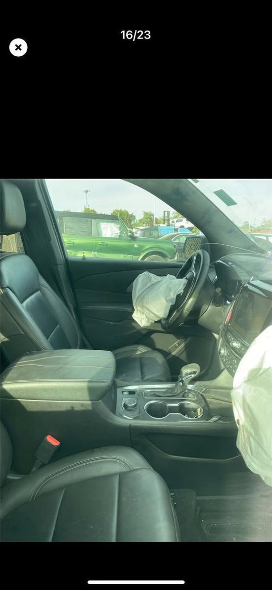 السلام عليكم ترفلس موديل 2023
مواصفات Lt  معروفه 

مفتاح التشغيل بصمة وتشغيل عن بعد 

3 قطع تبريد 

5 بصمات ابواب 

صندوق كهرباء

فور ويل  

كشانات الامامية كهرباء 

تدفئة بالكشنات 

تدفئة مقود 

سايد بريك بصمة 

شاحن موبايل واير ليس 

مخارج UBS

رادار امامي + تحديد مسار 

رادار جانبي نظام النقاط العمياء 

اشارة بالمرآة 

شاشة قاصة تدعم نظام الاندروي

كشافات امامية زنون 

حجم الاطارات 18 انج ويل كب 

حجم المحرك 6 سلندر  3600 

ناقل الحركة 9 نمر 

تخم تاير جديد

عداد المسافات الحالي 140Km

السيارة رقم ميسان الجديد انكليزي 

جميع صور المزاد مرفقة بالمنشور 

السعر اتصل وتدالل ***********
