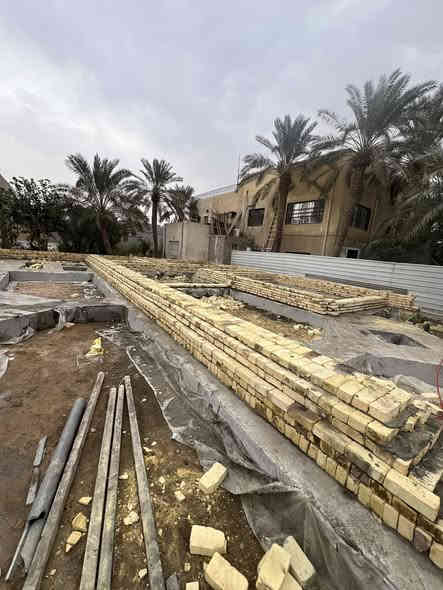 مباشره بيت مساحه ٤٠٠ في منطقه المطيحه 
جاري العمل بل بتلو البناء هرمي عل شكل تدريج 
الاستفسار أبو سند الخلفه 
***********
