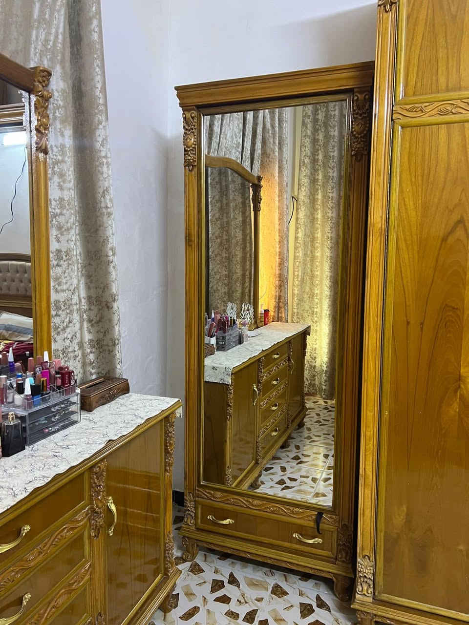 السلام عليكم عندي غرفه صاج للبيع السعر مليون و٤٠٠ للاستفسار خاص …


**إذا كنت صاحب هذا الإعلان وتريد حذفه لأي سبب، رجاءا أرسل رسالة إلى الدعم الفني**
