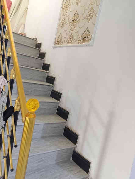 بيت طابوك  كونكريت مسلح مساحه 200 متر في الاسكان الصناعي دور سيد حمزه النزله الخامسه يحتوي على غرفتين وصاله  وديوانيه ومطبخ وصحيات داخليه وخارجيه وطارمه الشراي  يتصل واتساب ***********
