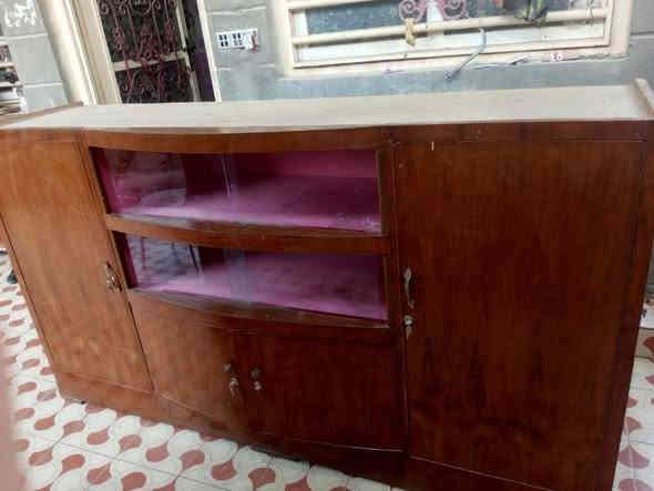 السلام عليكم بوفيه مال نضد مستعمله نظيفه جدا للبيع  هاتف:*********** 
سعر 125الف بيهه مجال
