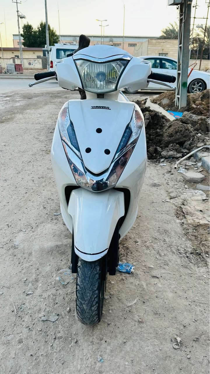 السلام عليكم 
هوندا ليدي حديث موديل 2017 ياباني مكينه pcx
دراجه مكينه مكفوله والكفر بي شويه شخوط 
دراجه مناقصهه شي ماشيه 110
السعر مليون و500 وبيهه مجال بسيط 
مكاني كربلاء طويريج 
للاستفسار *********** كربلاء, العراق
