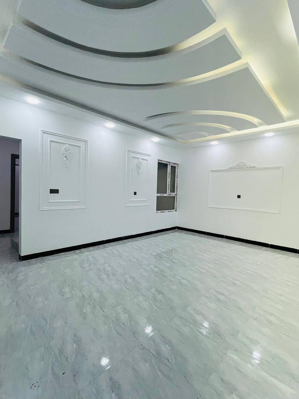 � دار للبيع – حي الملايين الاولى قرب فلل العناز
• المساحة: 200 متر ➖ واجهه 11 متر اتجاه قبله
• خدمات كامله ماء وكهرباء وتبليط
🔹 المواصفات :
• بناء حديث وراقي ونضام دكتات وسبالات وكامرات
• الطابق الأول: غرفتين نوم + صالة + استقبال + صحيات
• الطابق الثاني: اربع غرف نوم + صالة + صحيات
• سند زراعي ملك صرف بستان
للاستفسار والتفاصيل الاتصال .
#مكتب_انوار_الموصل_للعقار
***********
***********
