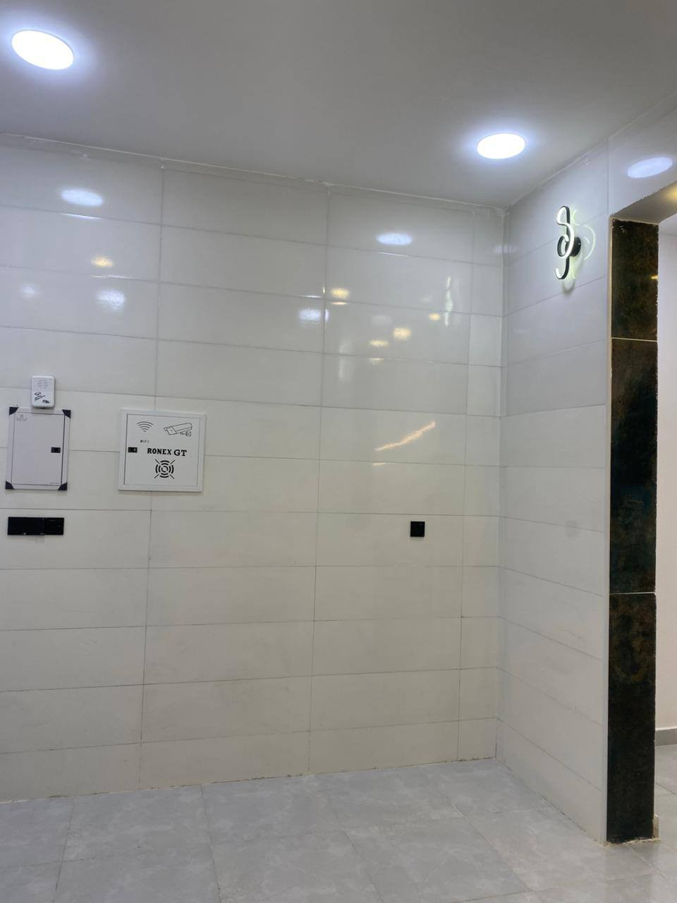 بيت للبيع مساحة 100 متر، العنوان حجي حسن الجمعيات، قرب أسواق العائلة
بناء 2026 كونكريت، حديث وشغل درجة أولى، طابق واحد
 واجهة 5، نزال 20
سند 25، فووول خدمات 
السعر خاص أو الأتصال ع الرقم
***********
