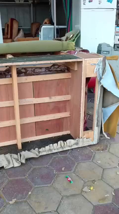 تخم 8 مقاعد تسكام ثكيل بشرط تسكام السعر 300 ألف العنوان العزيزيه منطقة باب الحاره *********** يوجد واتساب وماسنجر وتوصيل بل الاجره
