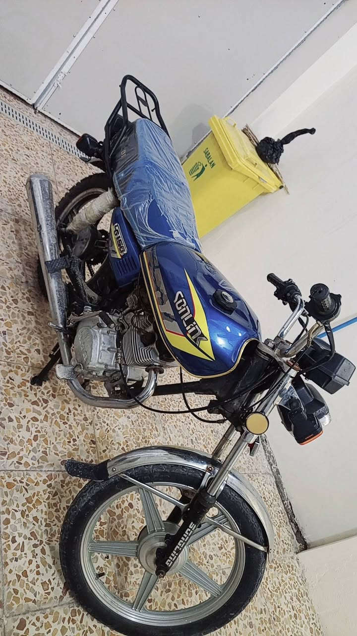 سلام عليكم دراجه يراني 2021 دراجه حلوه مكينه ناعمه لا تنقيص لا تبخير خير من الله كهرباءيات كله شخاله سعر 400وبيهامجال مكاني بغداد الحسينية راجديه رقم ***********هاذه بس وتساب
