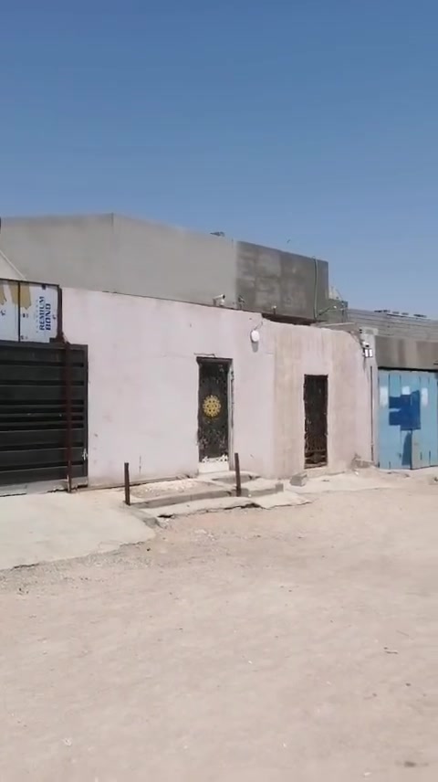 بيوت اثنين واحد بصف الثاني. المساحه كل واحد  250م  زراعي الزبير حي الاندلس خلف حسينية زيد الشهيد. سعر لاول كامل 85 وثاني 65مع المجال  مكتب عقارات الياسري ***********
