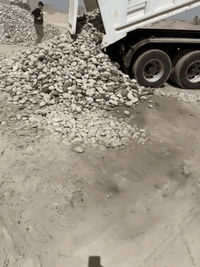 سلام عليكم تجهيز المواد البناء وبسعار مناسبه رمل بكافة أنواعه حصو بكافة أنواعه سبيس درجه اولى جلمود ناعم وخشن جص الكرمه طابوك درجه اولى لتواصل اتصل على الرقم *********** يوجد وات ساب 
ملاحظه يوجد لدينا راجع معامل وقشط شوارع
