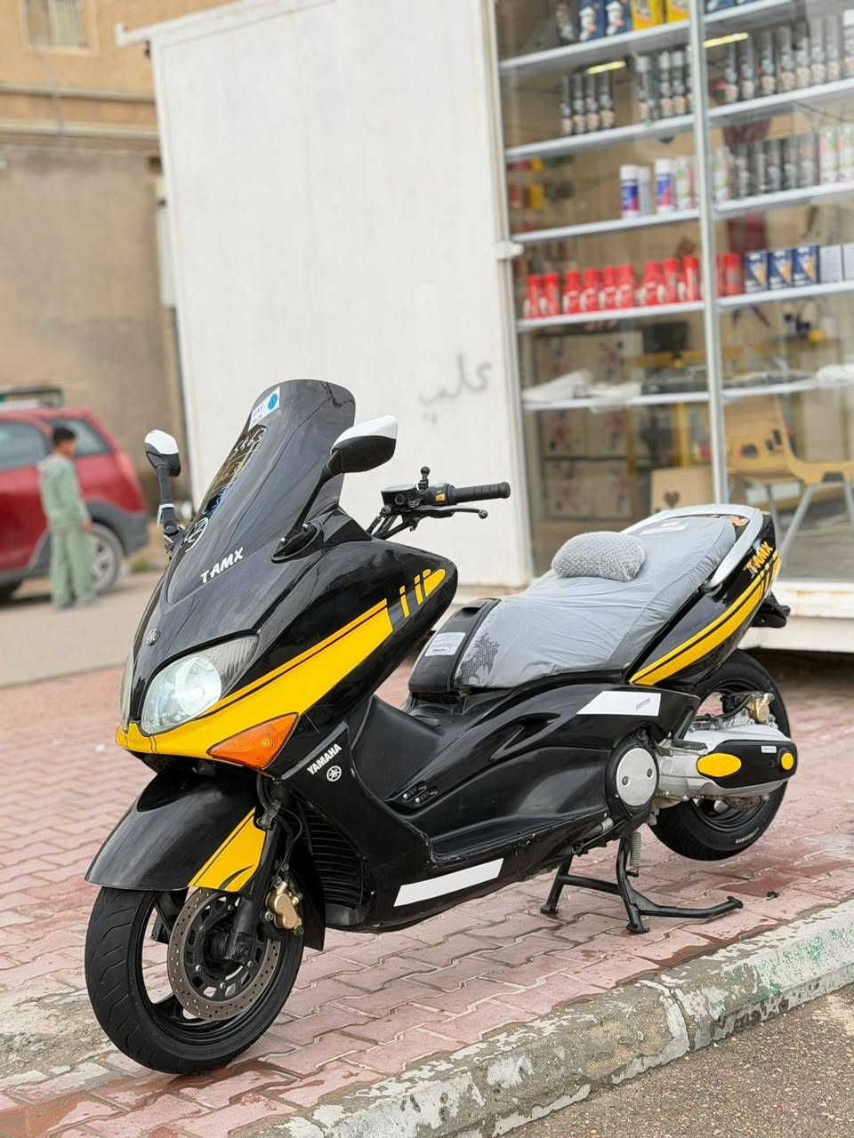 T MAX 2007
دراجه فول كل نقص مابيها 
دهن جديد 
بانزين محسن 
لايت زنون 
صالنصة رياضي 
للبيع او المراوس للاتصال ***********
الخاص مفتوح

