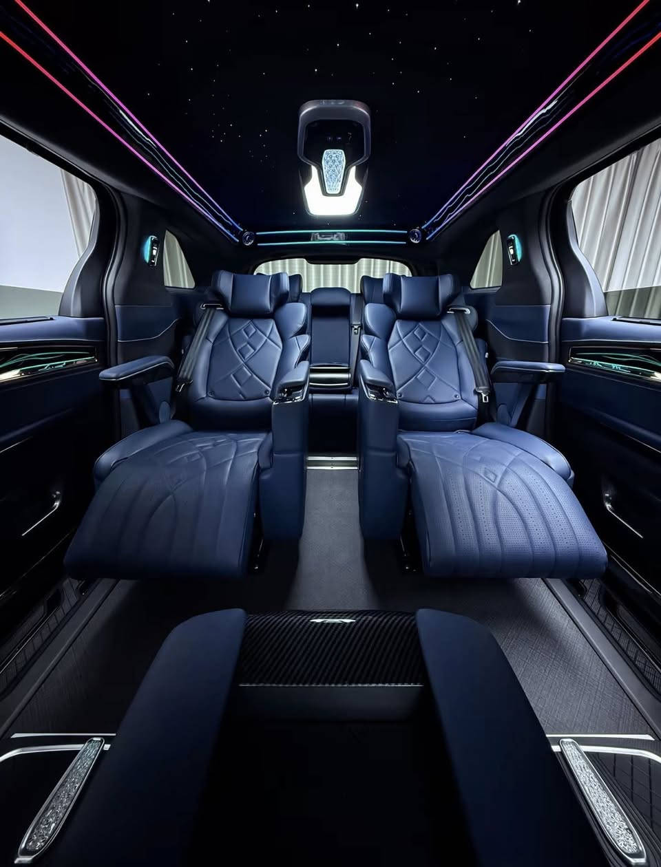 Toyota Sienna , ocean overlord whale shark aerodynamic black warrior style, matched with deep sea blue interior and whale shark embroidery, bid farewell to monotonous beige interior.
Complete vehicle export & Parts shipment.


**إذا كنت صاحب هذا الإعلان وتريد حذفه لأي سبب، رجاءا أرسل رسالة إلى الدعم الفني**