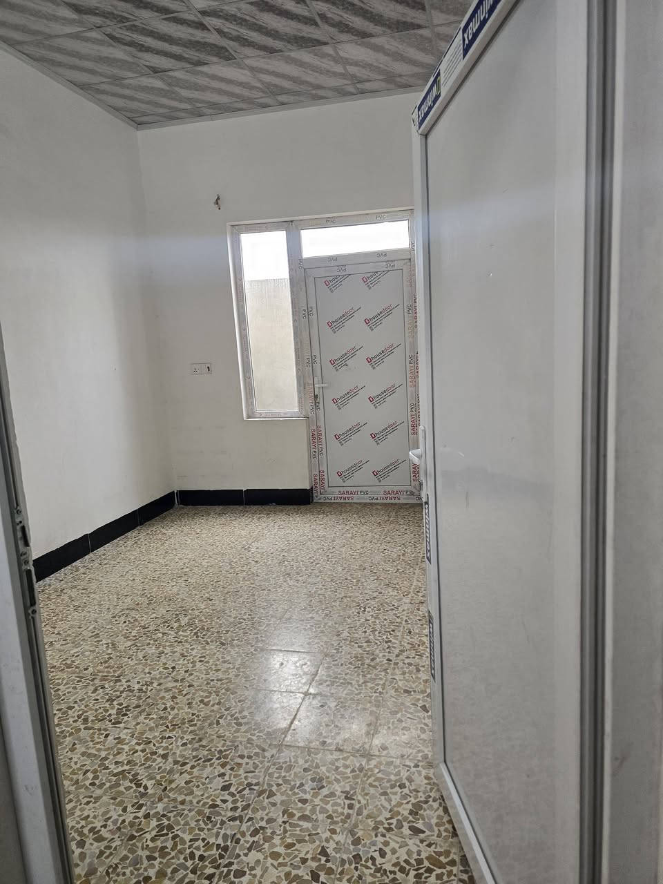 الايجار بيت طابق ارضي
حي الشيماء الاولى جانب الايسر من مدينه الموصل
المساحه 130 متر السعر 300
غرفتين وهول استقبال ومطبخ ومشتملات وكراج
بناء حديث سيراميك
***********
***********
