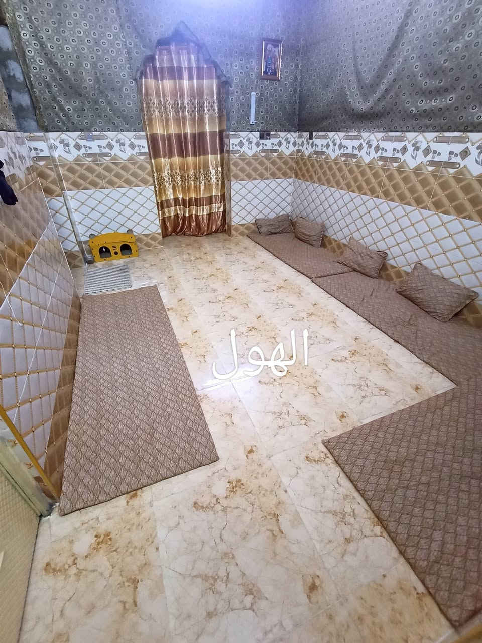 دار للبيع .. حي القدس التقطيع الجديد قرب مقبرة التلفزيون على الشارع العام الجديد
125 متر طابق واحد ... غرفتين نوم واستقبال وهول 
السعر 115 بي مجال ...
***********
***********

