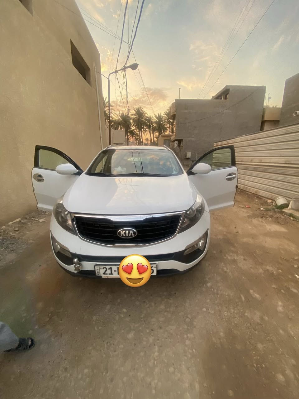 السلام عليكم
كيا سبورتج ٢٠١٥ 
خليجي ابيضّ 
صدر امامي خلفي جديد
تخم دسكات اصلي جديد
ماشية ١٦٢ الف وزيادة
بيها بنيد مبدل 
وبيها بس بارد تحت فتحة
 البنزين موضح بالصور
السعر ١٥٥ 
المكان // بغداد
للتواصل 
***********
