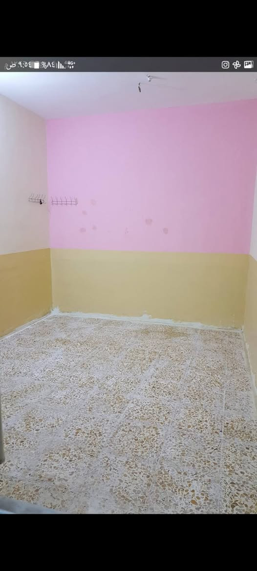 دار للايجار مساحه 100م استقبال . ومطبخ. وصاله .وغرفه نوم وحده. صحيات. شارع نهر الهنيديه قرب المسبح مقابل المستشفئ الكفيل السعر 300الف للاستفسار ***********
