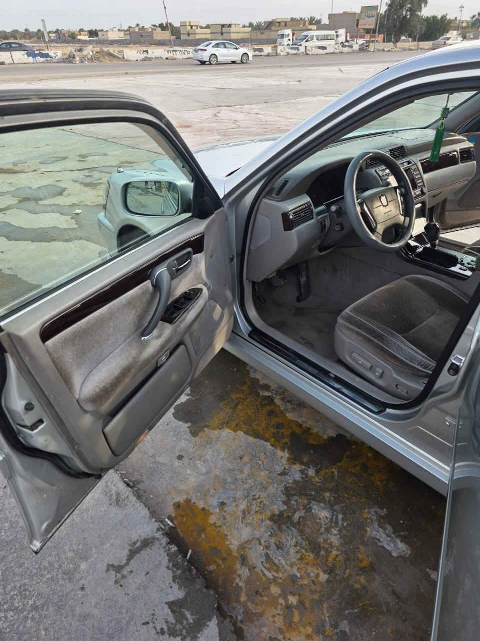 ملكة رقم بصرة ألماني حرف أ 
موديل ٢٠٠٥ تحويل 
كصة قمارة 
القمارة فتحة سلايت
مكينة فيفيتي ٢٥٠٠ 
دكمتين
 بردة خلفية 
شاشة كريستال وشاشة عارضة
تحوير نجف فوك وجوه عدا كفر الدشبول 
لايت عيون عدسات زنون
كشافات لد زنون 
سبايدر جنطة
بيها ضربة بالجاملغ الخلفي من جهة العبري بدون دواخل 
السعر ٩٧ ورقة و بيها مجال 
رقم الهاتف 
***********
