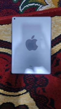 ايباد ٩ ٦٤ • شاحن وكرتونه اصلي • فرع الوركاء