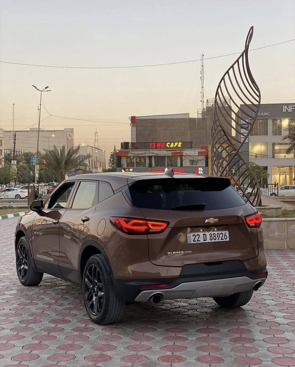 السلام عليكم
بلايزر 2023
رقم اربيل 
لون مميز
السعر 157 ورقة وبيها مجال بسيط للشراي وماكو بلايزر بهيج سعر
حادث سياره 3 قطع بجم بدون شاصي 
واجة بيها كلير 3 قطع 
مواصفات lt2
شاشه كبيرة 
فور ويل 
كرسي كنتاره وجلد وكهرباء
تحديد مسار 
ويل قياس 20
محرك 2000 توربو
تشغيل عن بعد وبقيه مواصفات المعروفه
السياره بدون نقص نهائيا محرك كير حداديه تبريد كله مكفول وماكو ولا كلوب تحذير مشتغل بالدشبول

*********** وتساب
