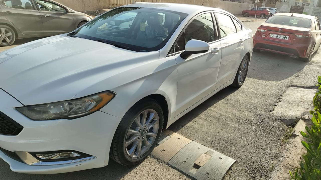 السلام عليكم ( مكلف بالنشر )
فورد فيوجن 2017 
هزه ورقم جديد 
اللون ابيض 
الحادث بنيد وجاملغ ونص من الباب ( مرفق بالمنشور )
رقم صاحب السياره 
***********
مكان السياره : بغداد الدورة
السعر 110 ورقه وبيها مجال بسيط ويوجد مراوس على حسب القناعة بغداد, العراق
