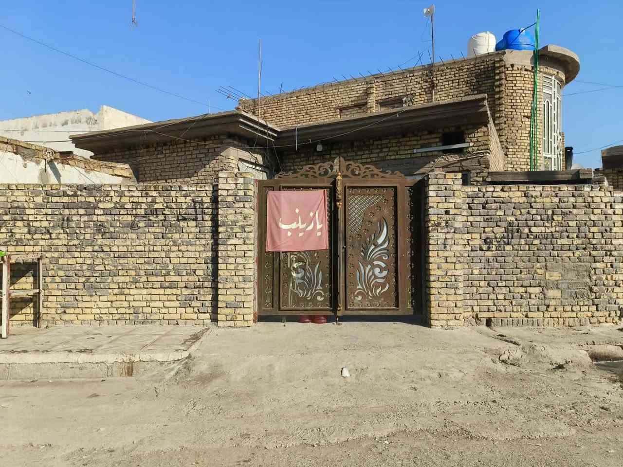 الدار اللبيع العزه القديمه شارع مقابله مدرسة الفدائي مساحه 250 يحتوي من غرفتين واصاله  وهول واسقبال صحيات داخلي واخارجي بناء حديث 2014 استفساره اتصال***********
