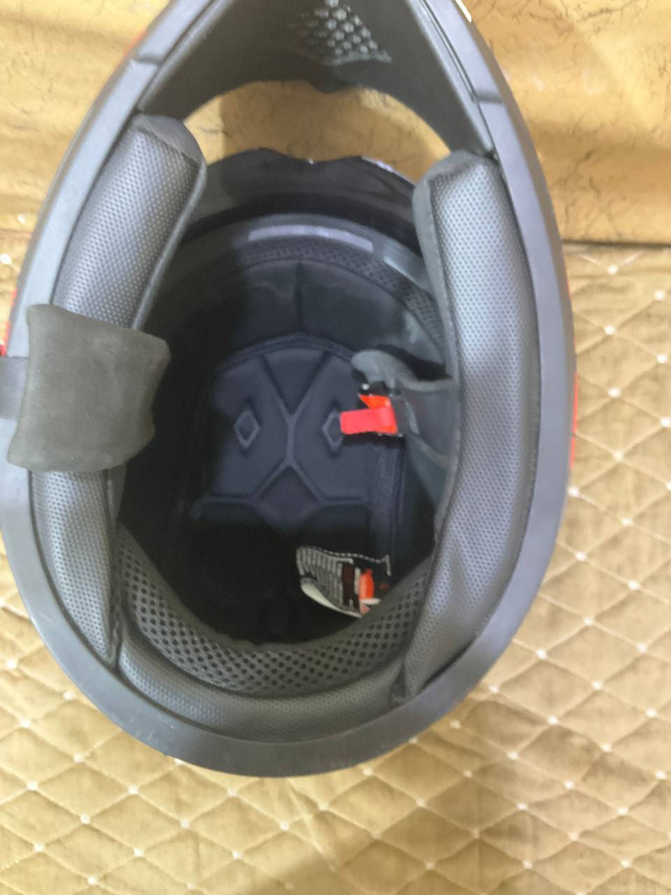 خوذه اصليه رياضي.حجم لارج .
نعمانيه .***********
السعر 40
