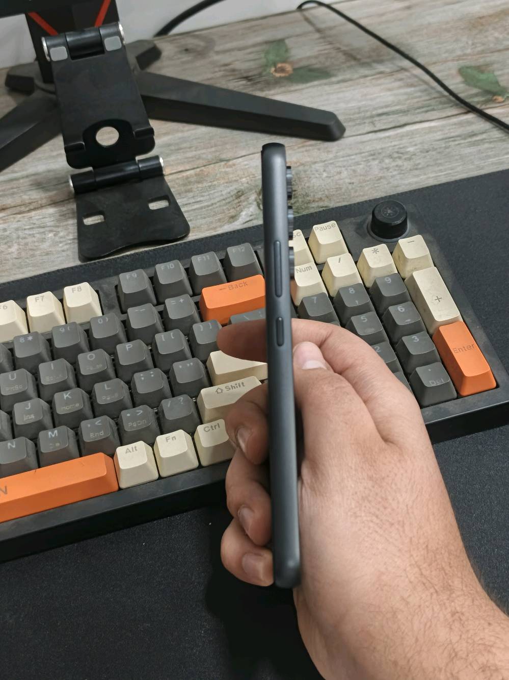 كالكسي A55 5g الجهاز نظافه 100% شخط مابي والنقطه الي بل شاشه الي مبينه بل تصوير مال شاشة الحمايه وشرط الجهاز تفحصه وين ما يعجبك الجهاز مابي ملحقات لا كارتونه ولا شاحنه ضايعات 